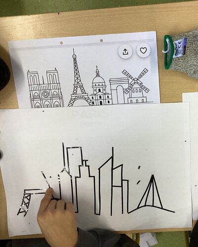 Im Kunstunterricht der 6b unserer Elisabeth-Abegg-Grundschule wurde es kreativ. Die Schülerinnen und Schüler gestalteten...