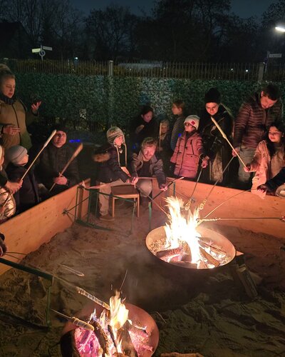  10 Jahre Kita – und was für eine Zeit!! 
Mit einem strahlenden Laternenfest, Lagerfeuer und dem Lied „Er ist das Licht“...